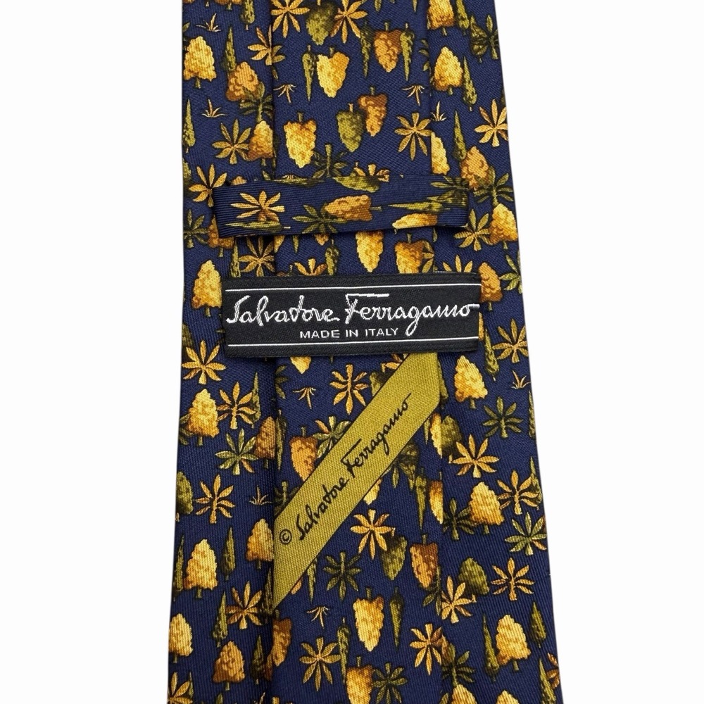 Salvatore Ferragamo Mens Tie Trees Navy Blue Silk Italy 3 7/8" (W) x 58" (L) euc